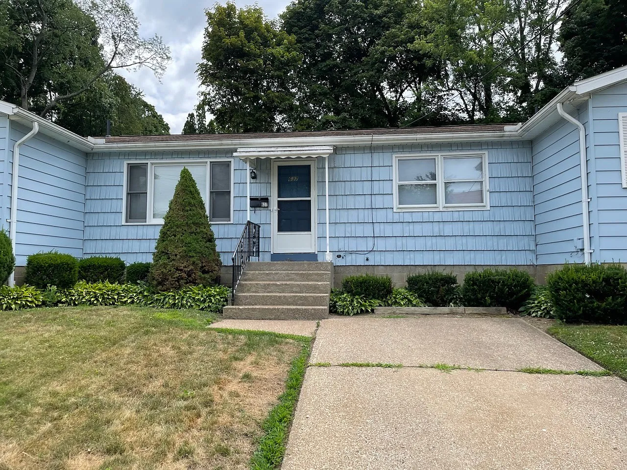 2 bed, 1.0 bath, 789 sqft, $950 — Photo 1