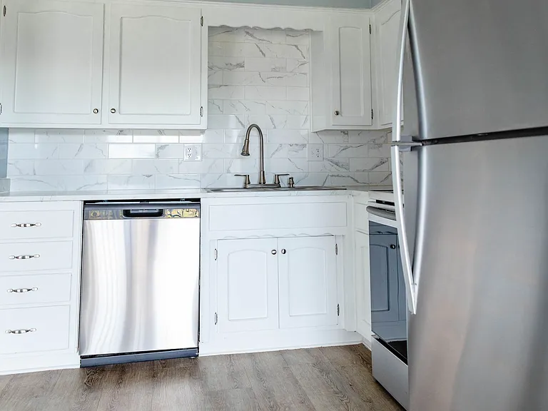 LIMITED TIME OFFER - DISCOUNTED RENTS ON STUDIO, ONE & TWO Bedroom Apartment & Townhomes!! — Photo 6