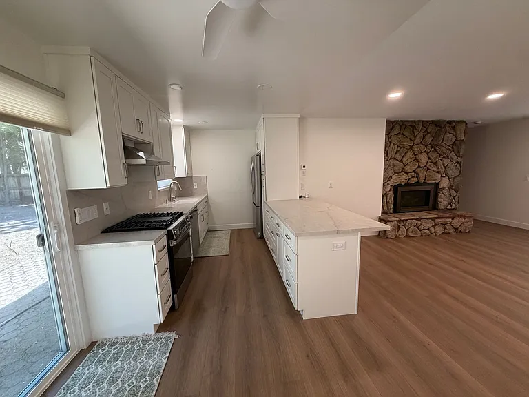 737 Anita Dr — Photo 3
