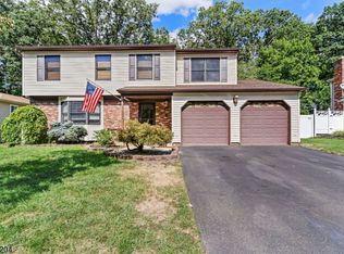 11 Deer Hollow Dr, Howell, NJ