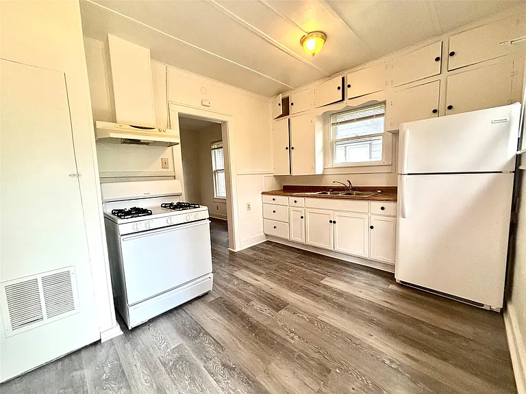 1203 Leona St — Photo 10