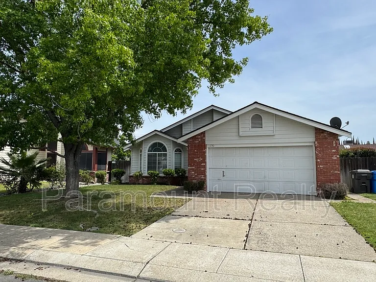 1230 Mohr Cir — Photo 2