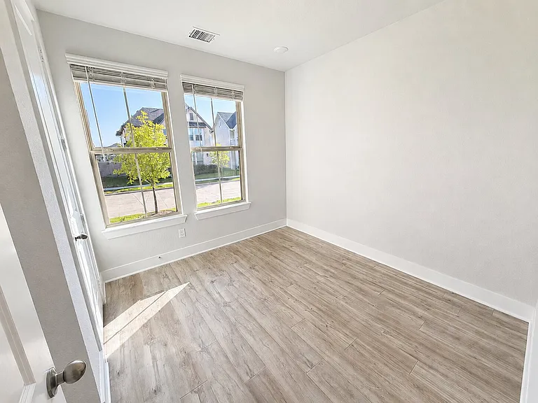 3104 Eddington Dr — Photo 11