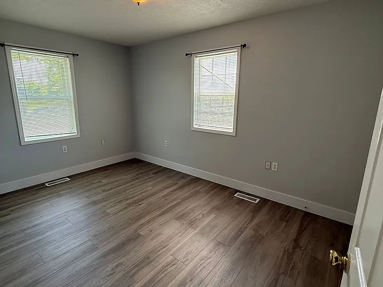 264 Peterson Ave — Photo 5