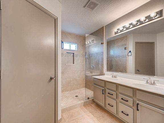 2193 S Banning St Gilbert AZ-large-018-1
