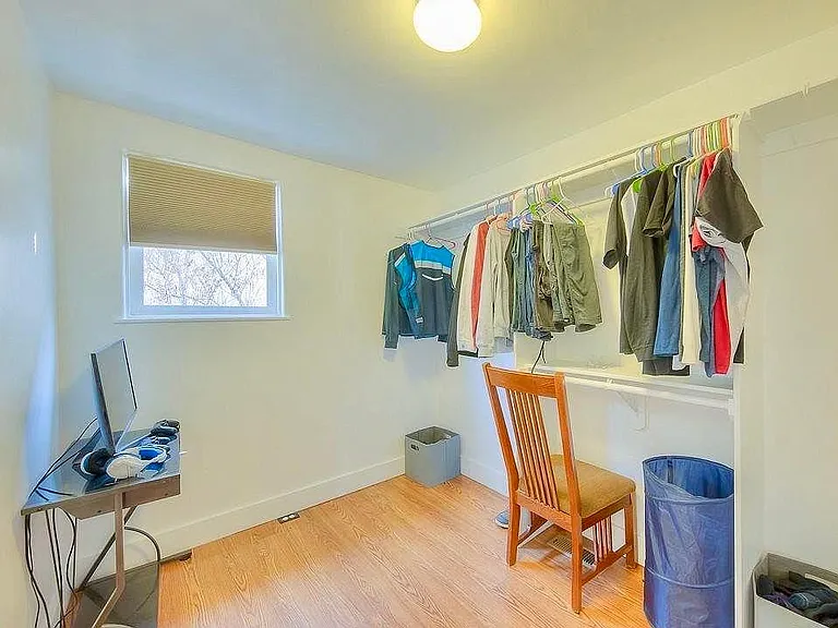 1039 Watt St — Photo 8