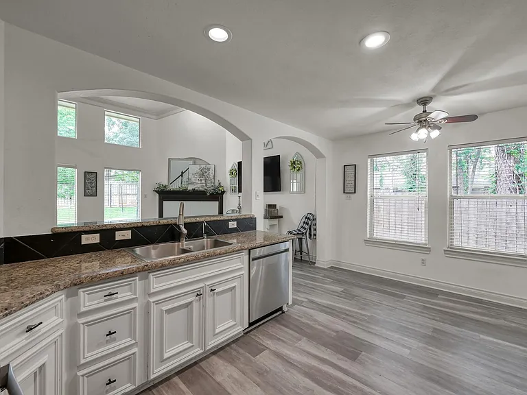 3215 Canterbury Ln — Photo 10