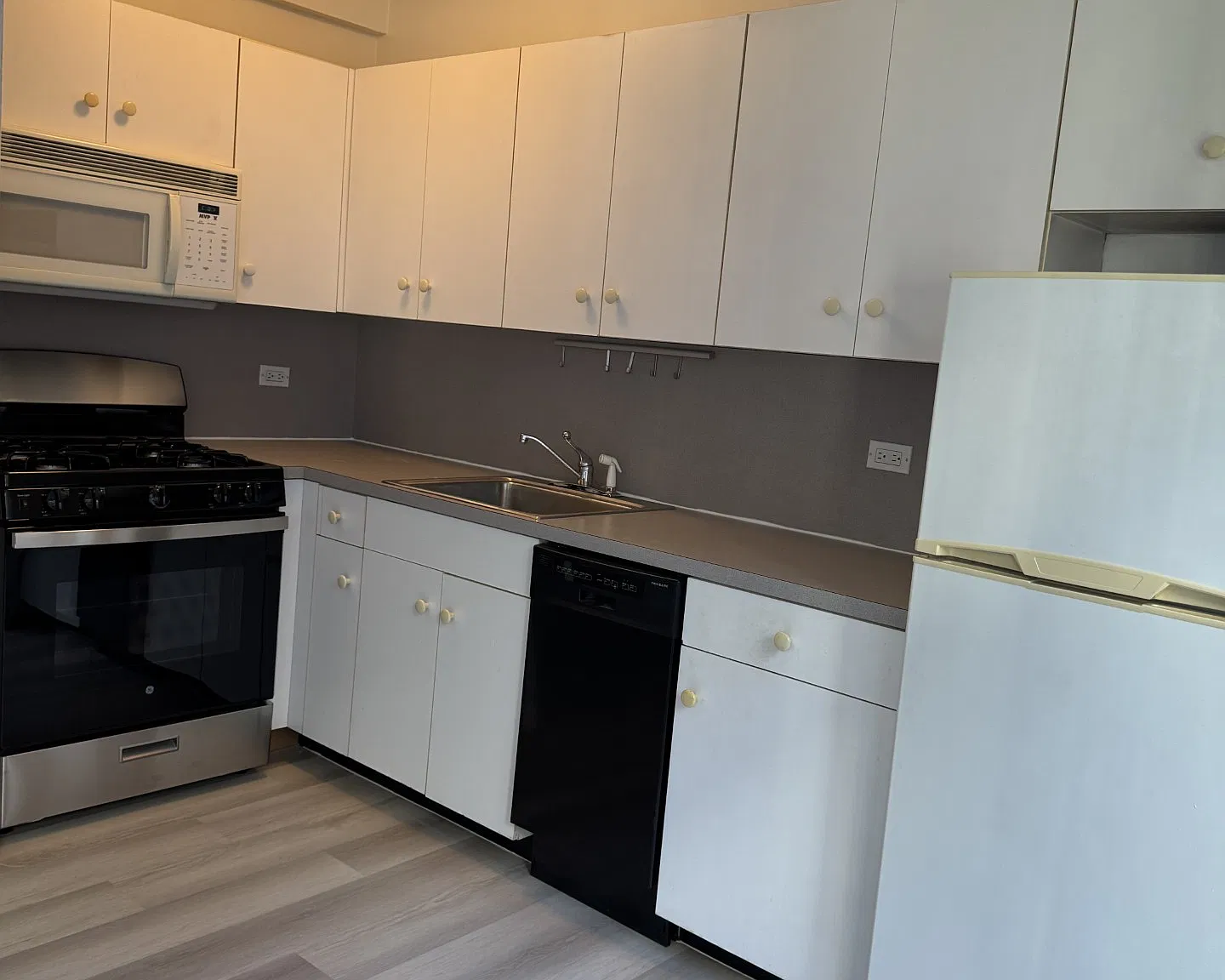 225 East 46th Street — Photo 3