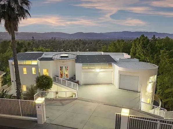 22449 Cass Ave, Woodland Hills, CA 91364