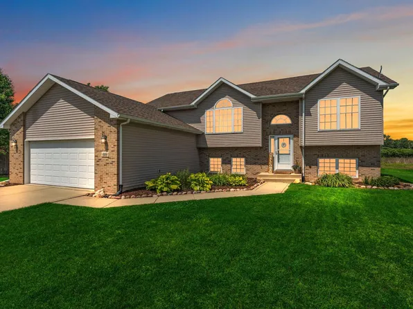 698 Coyote Trl, Kouts, IN 46347