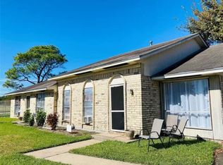 616 Travis St, Webster, TX 77598