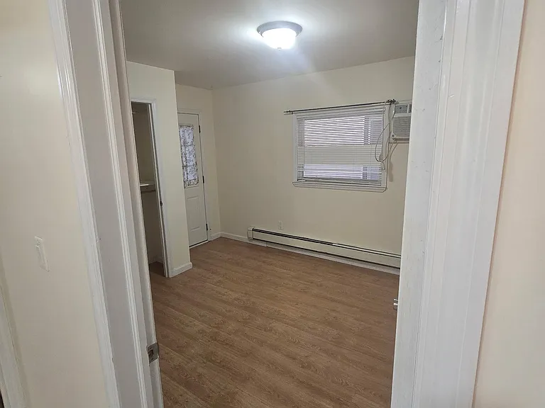 552 Davis Ave — Photo 11