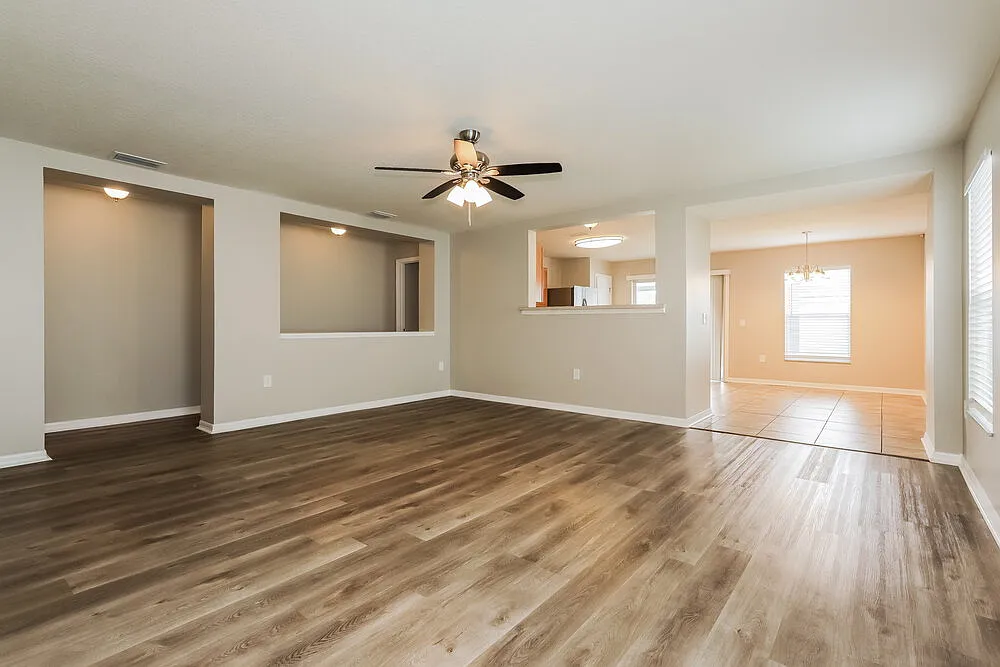 3 bed, 2.0 bath, 1710 sqft, $2,380 — Photo 3