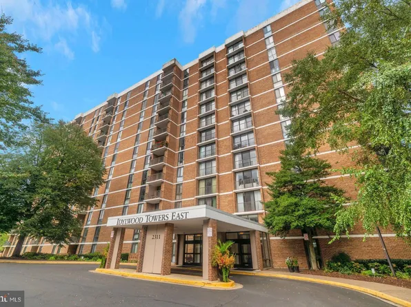 2311 Pimmit Dr APT 1102, Falls Church, VA 22043