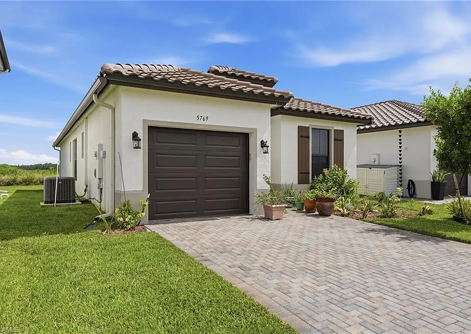 5769 Cassidy Ln