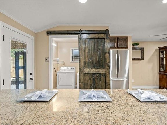 5th image of 103 Midway Dr