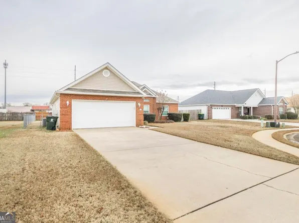 114 Chasen Ct, Byron, GA 31008