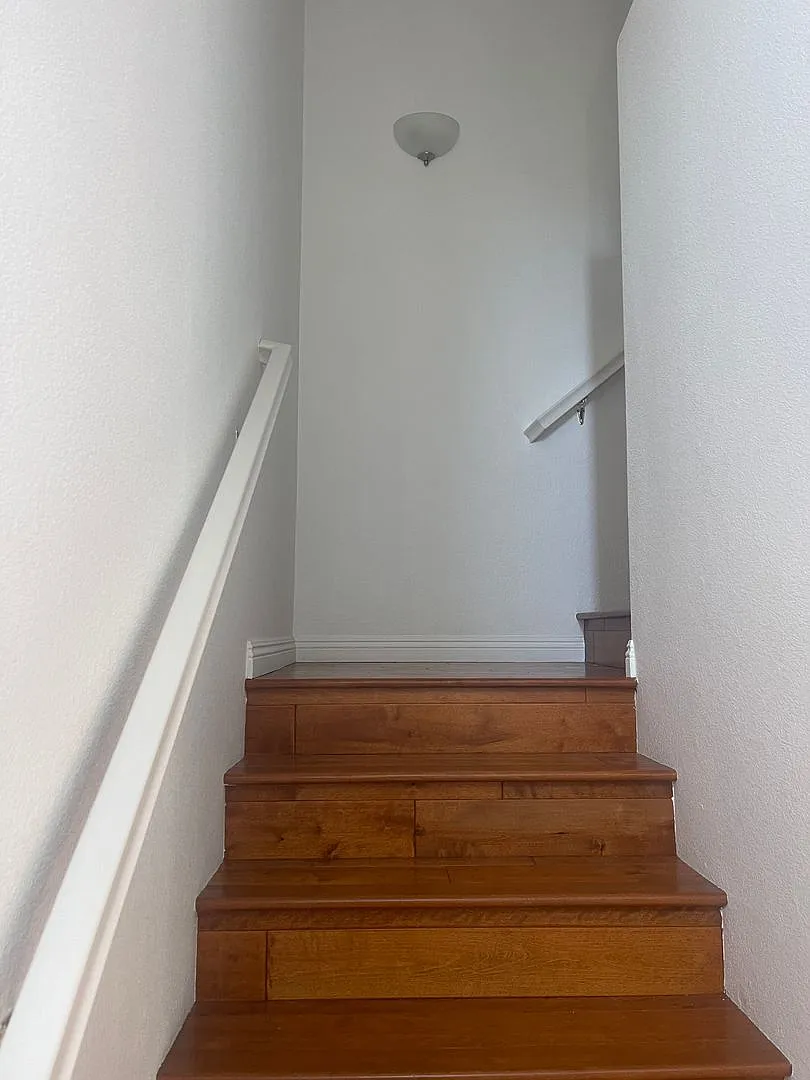 3 Bedrooms 3 Baths Townhome For Rent In Eastlake — Photo 2
