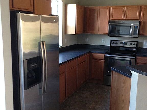 3rd image of 926 Highland Meadows St
