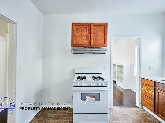 3rd image of 411 Walnut Ave #411