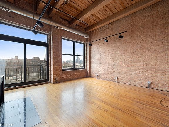 3rd image of 2310 S Canal St Unit 504