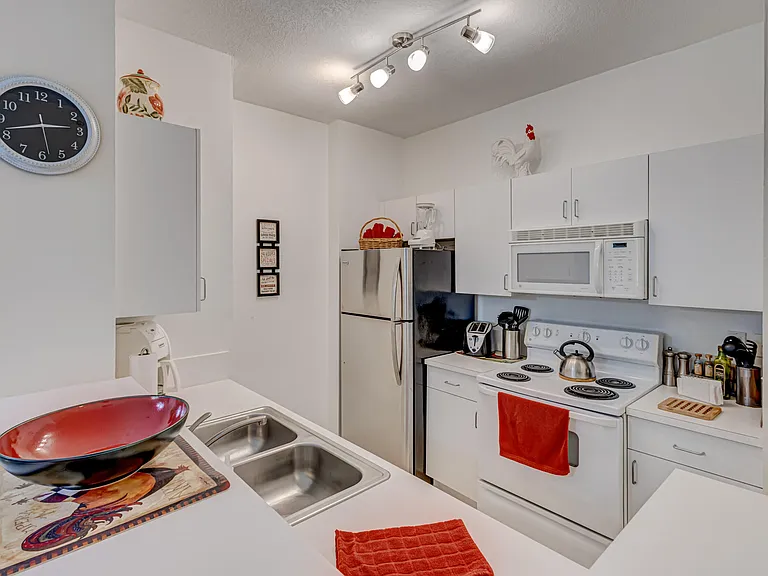 630 Sapodilla Ave #112 — Photo 16