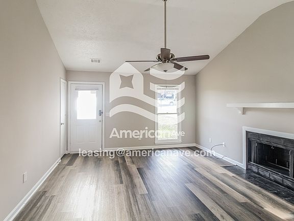1506485_005_living_room_13724450.jpg