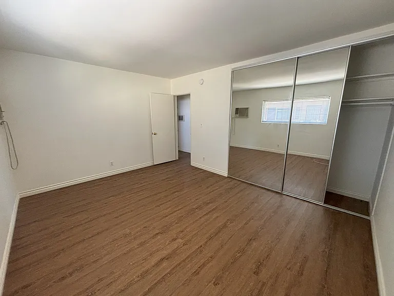 8740 Owensmouth Ave #9 — Photo 8