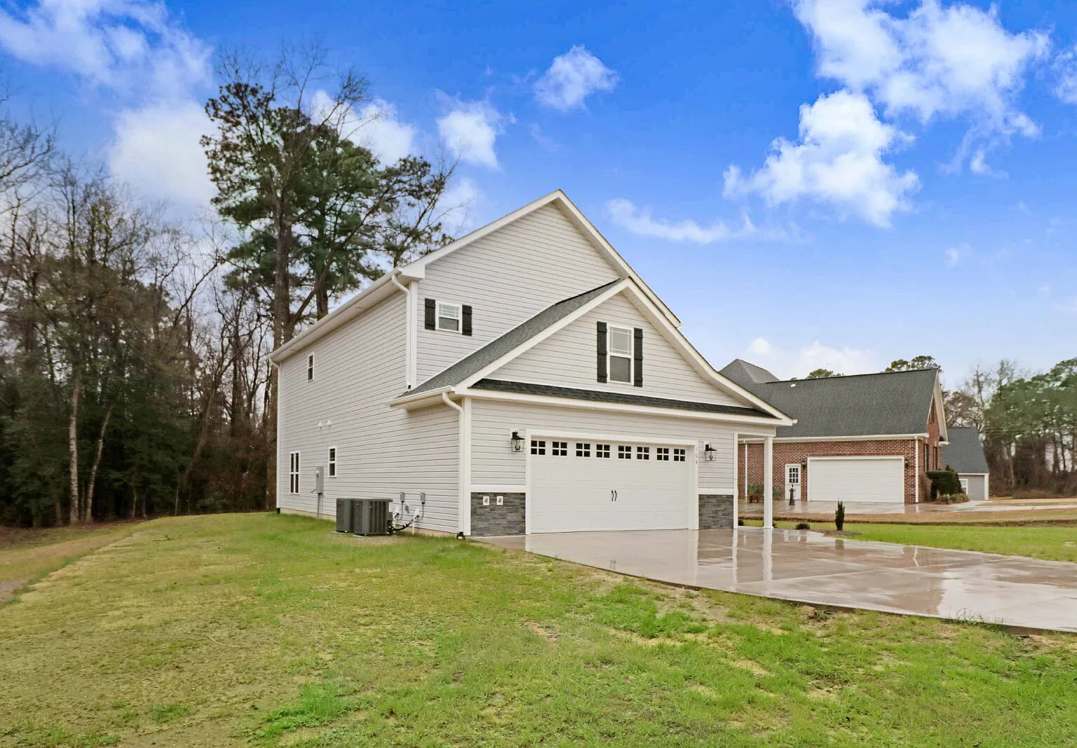 3 bed, 2.5 bath, 1933 sqft, $2,350 — Photo 3