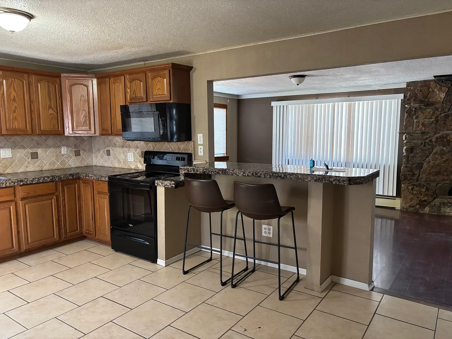3 bed, 1330 sqft, $2,095 — Photo 2