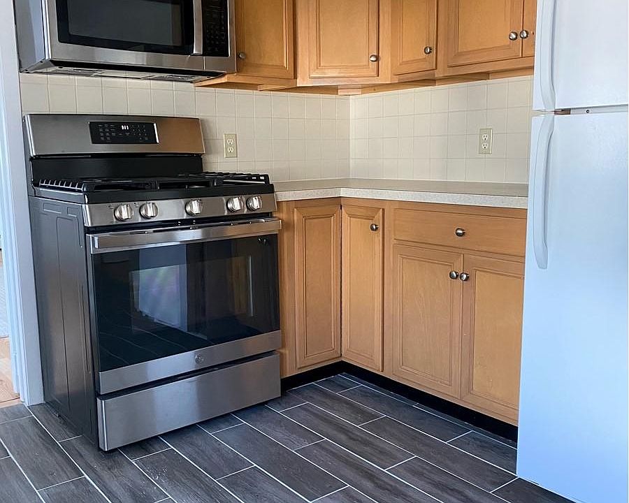 1st image of 118 Lincoln Ave #1
