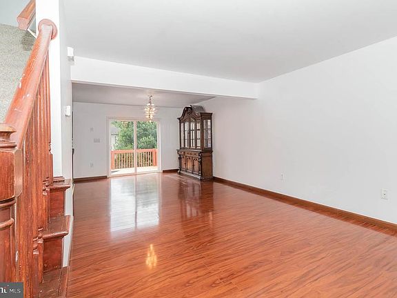 4th image of 107 TWIN CREEKS DRIVE