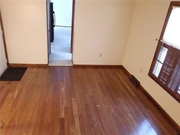 2nd image of 7627 Lakewood Dr