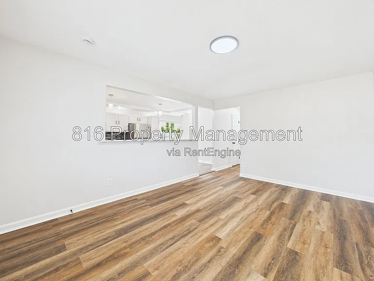 9109 E 44th St — Photo 2