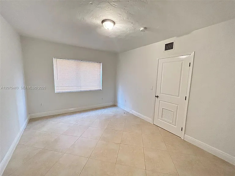 2880 Pine Tree Dr #3 — Photo 8