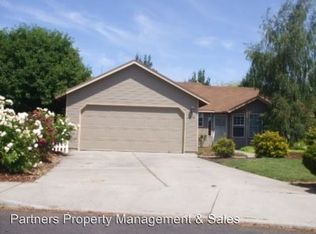 2038 SW 28th Ct, Redmond, OR 97756