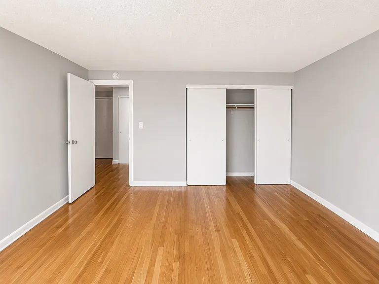 138 Store Ave #4P — Photo 5