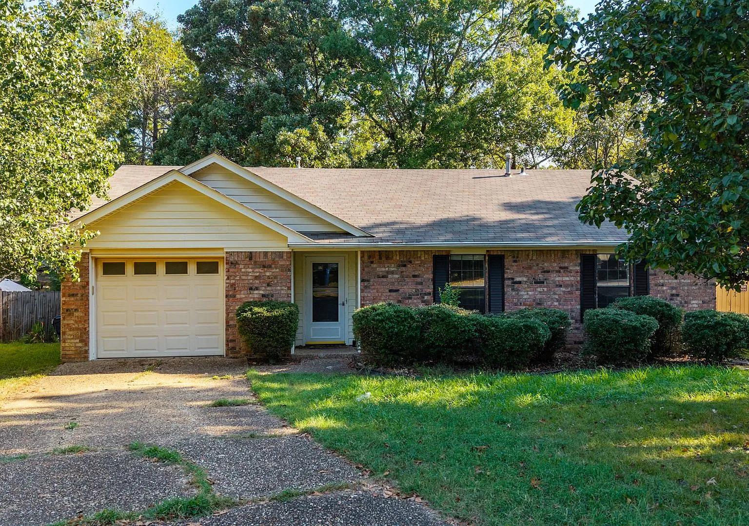 Updated 3BR/2BA in Maumelle - New Paint & Flooring — Photo 1