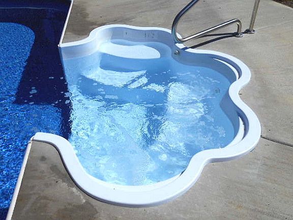 4th image of 2542 Country Club Dr