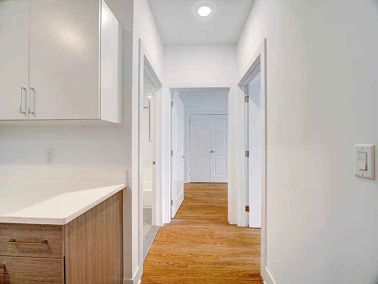 425 Bergen Ave #1 — Photo 9