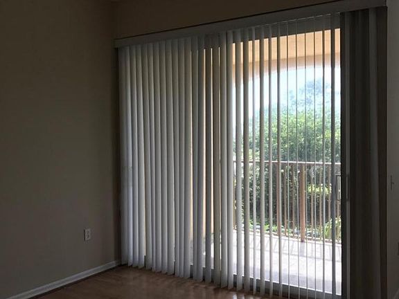 2nd image of 823 Villa Cir #823