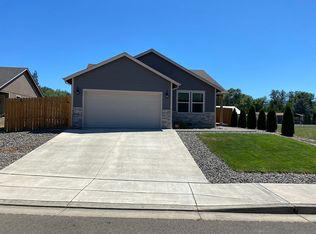 165 Collins Rd, Winston, OR 97496