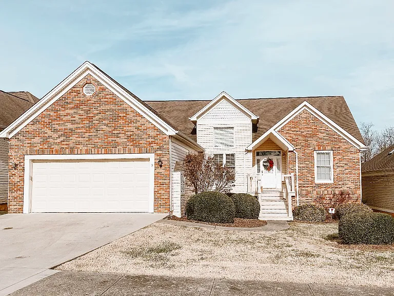 9 Willow Tree Ct — Photo 1