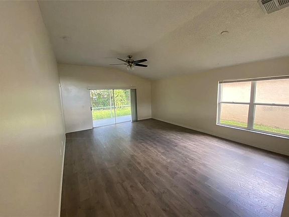 4th image of 2611 Chatham Cir