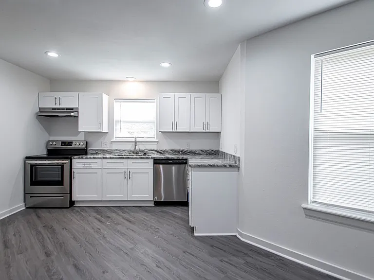21 Towne Park Court — Photo 2