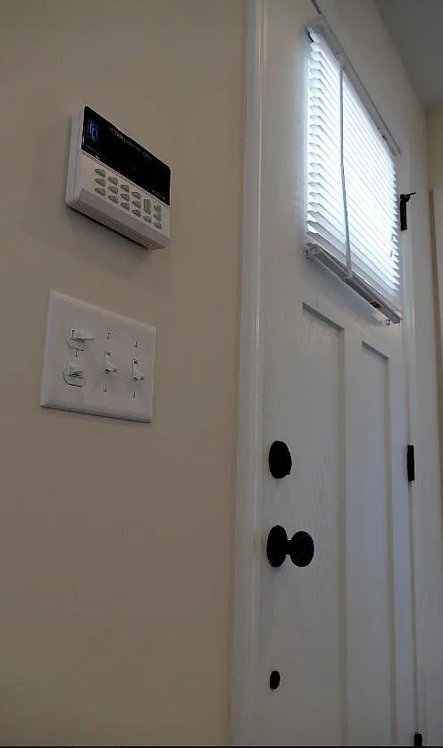 Building Photo - 18 Myleigh Ave #18