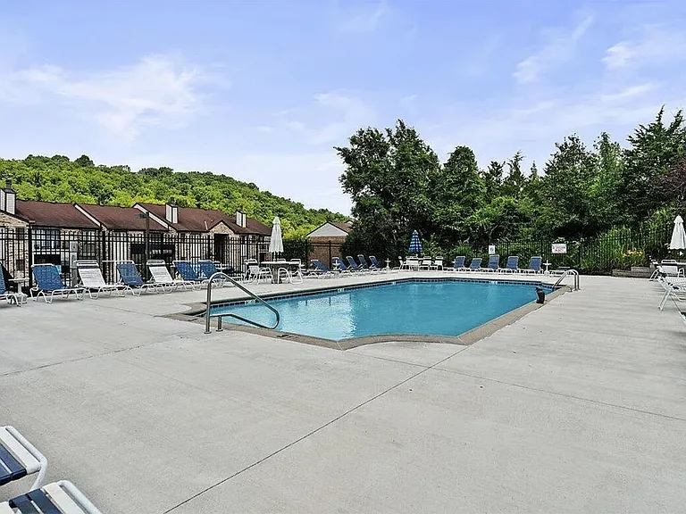 52 Woodland Hills Dr #10 — Photo 24
