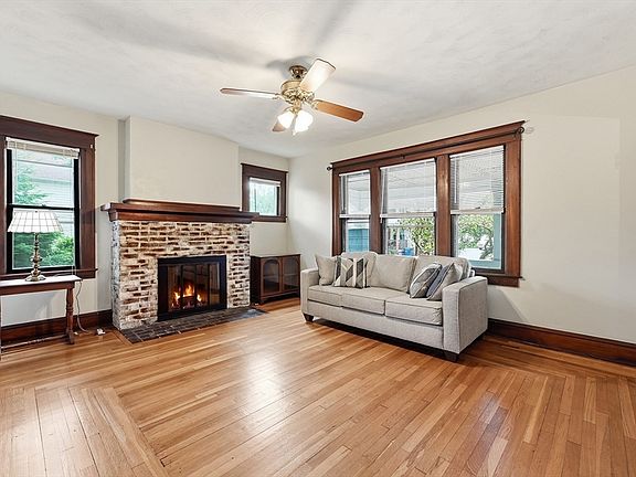 5th image of 44 Woodmont St