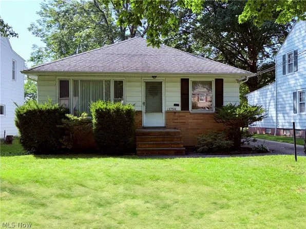 1754 Sunview Rd, Lyndhurst, OH 44124
