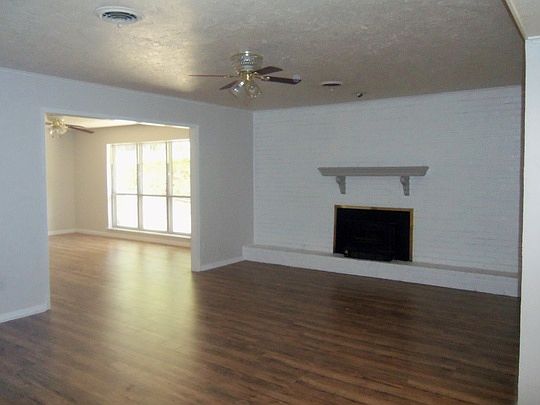 4th image of 1010 Falcon Dr